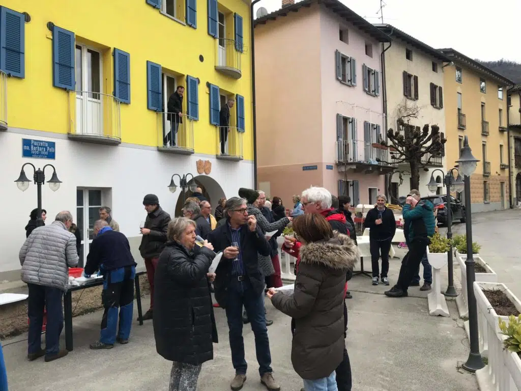 Dolceresio Lugano Lake B&B, Brusino Arsizio - New opening 29.02.2020 - Gente in piazza